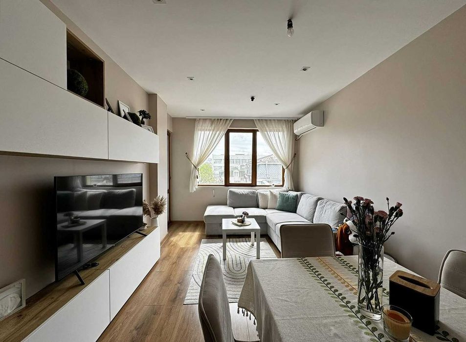 Продава се Тристаен апартамент в Русе, Център - 87 кв.м за 1764 €/кв.м - Снимка #2