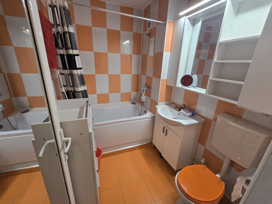 Vand apartament 2 camere, Tiglina 3, etaj 1, orientat spre Nord..