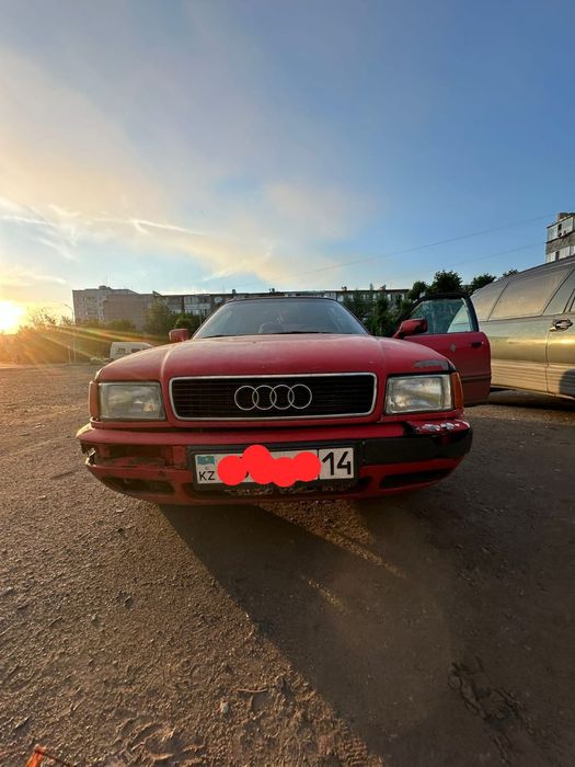 Автомобиль марки Ауди 80