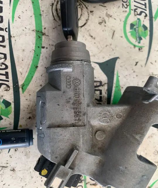 Contact cu cheie Volkswagen VW Polo 2001 1.4 MT (75 hp)