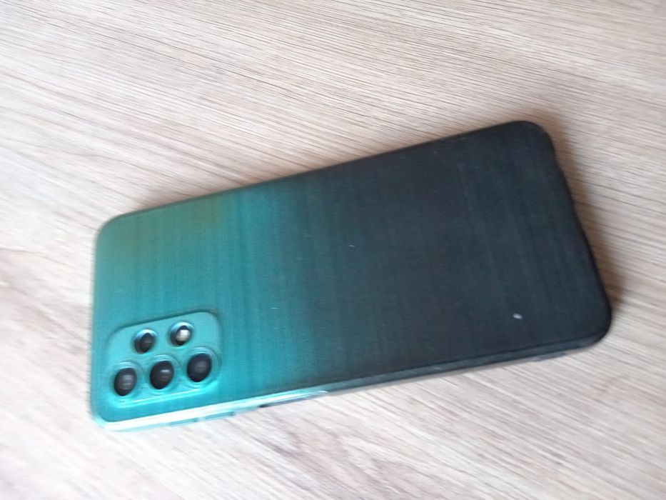 Telefon impecabil Samsung cu husa 300 de Lei