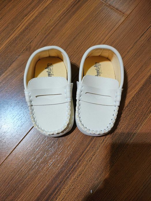 Lot cadou geanta bebe parfum pantofi nr 19 husa carut