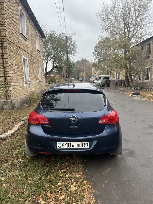 Опел астра j  продаются