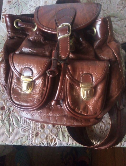 Дамска раница естествена кожа крокодилски принт нова