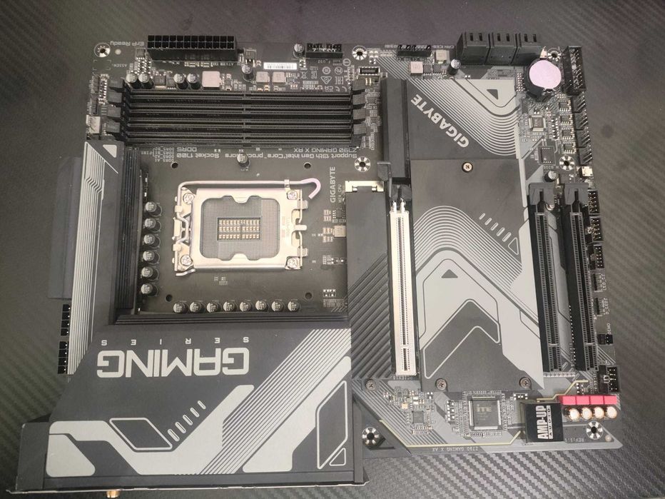 Placa de baza Gigabyte Z790 Gaming X AX