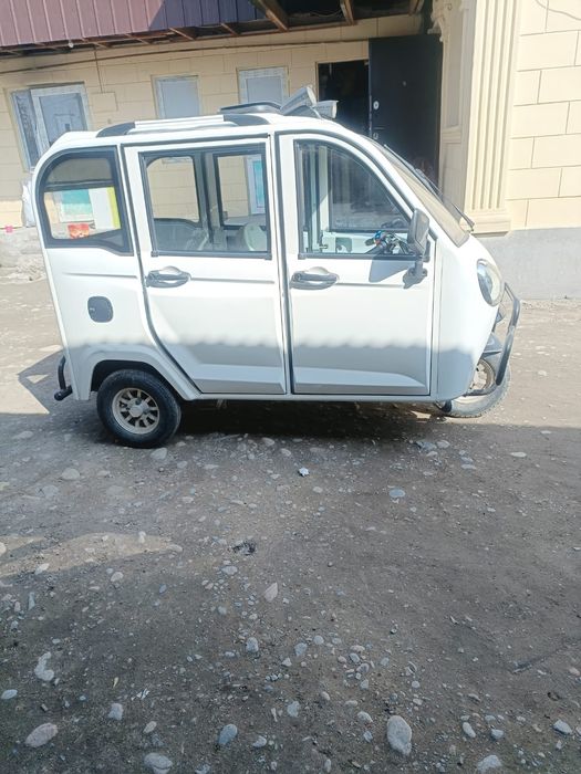 Электротрицикл закрытый