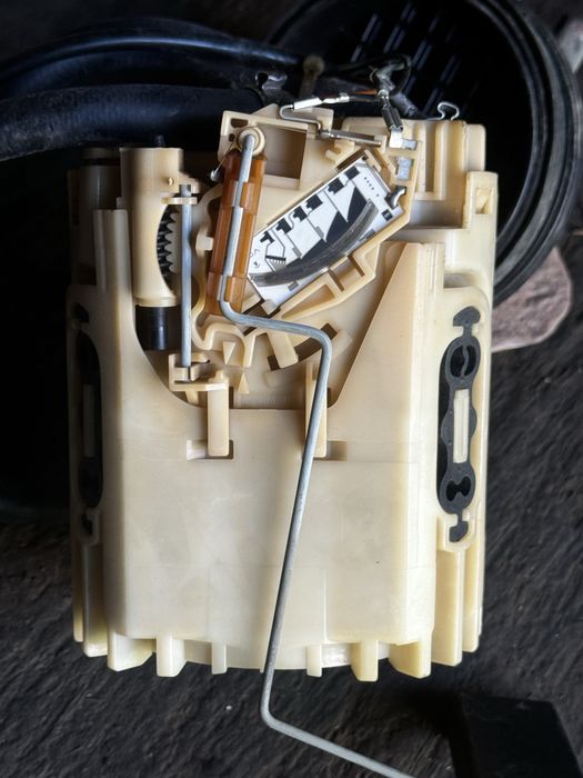 Volkswagen Golf три бензонасос