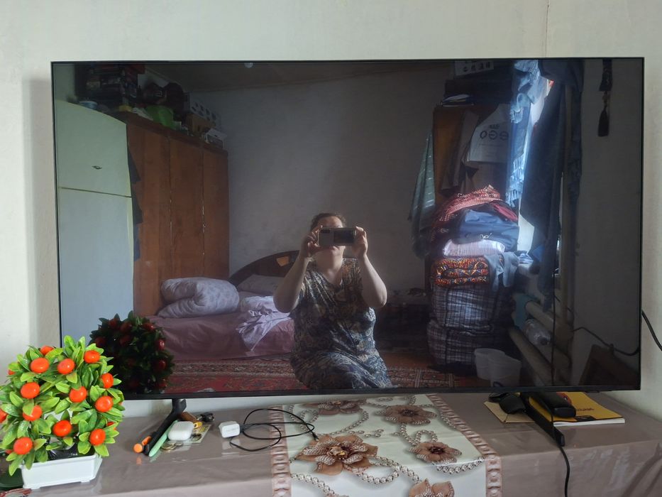 Продается телевизор SAMSUNG Crystal UHD