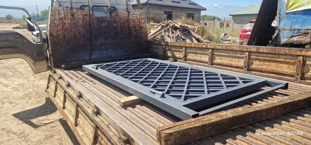 Стильные откатные ворота с калиткой