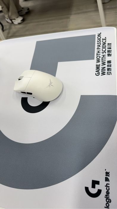 Продам новые игровые коврики для мыши Logitech