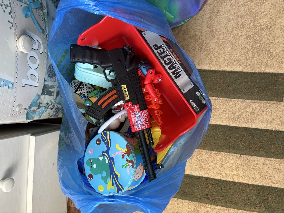 Продам игрушки,2 пакета