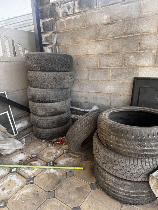 Отдам шины резины даром за 2000 тг…
