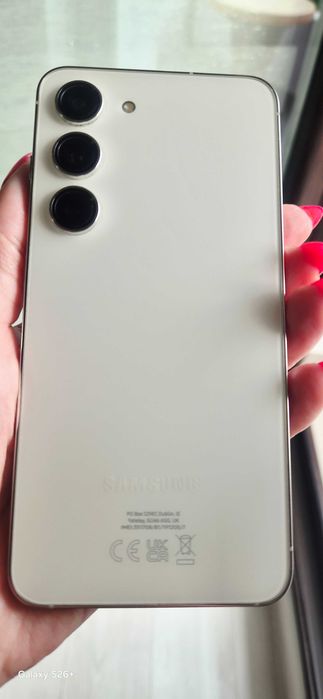 Samsung Galaxy S23 с 5 кейса подарък и висулка за ръка