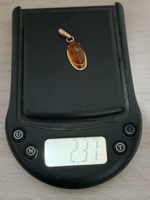Золотой кулон с янтарем советский