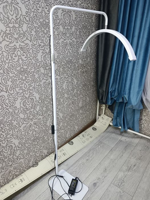 Продам напольную лампу луна