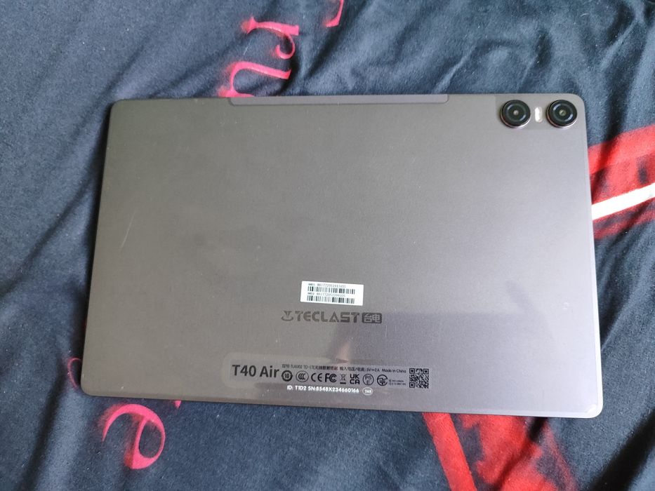 Планшет новый  пользовались всего один раз