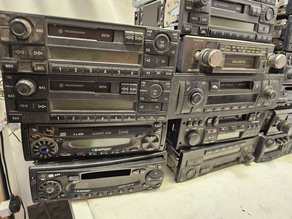 Lot Casetofoane Auto și Radiouri Vechi | Blaupunkt, VW Beta, Grundig, Sony | Piese/Restaurare