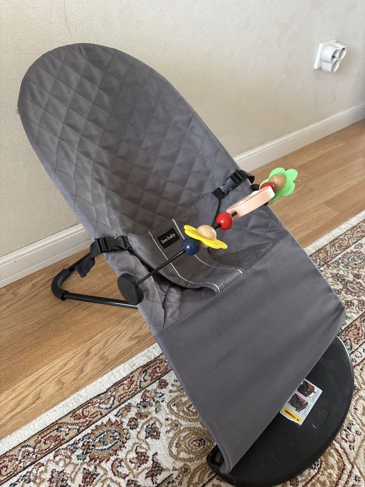 Детский шезлонг в сером цвете