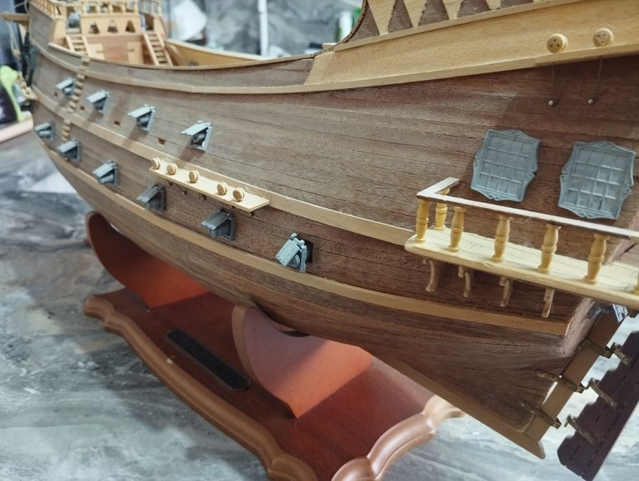 Продам деревянный корабль