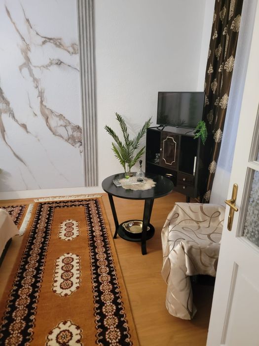 Inchiriez apartament 2 camere la casa