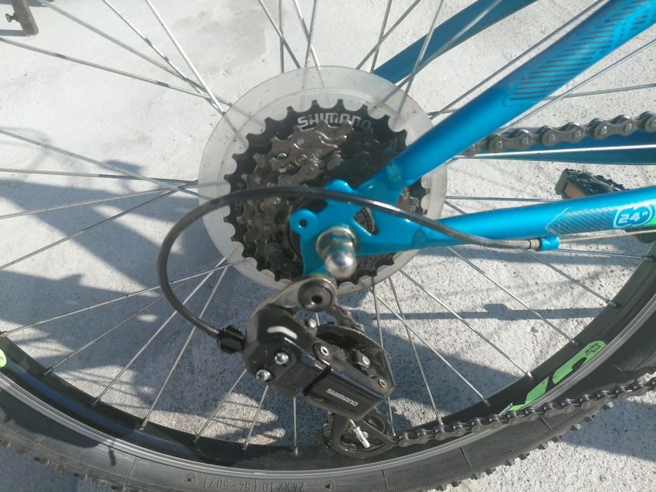 Vand bicicleta aproape noua