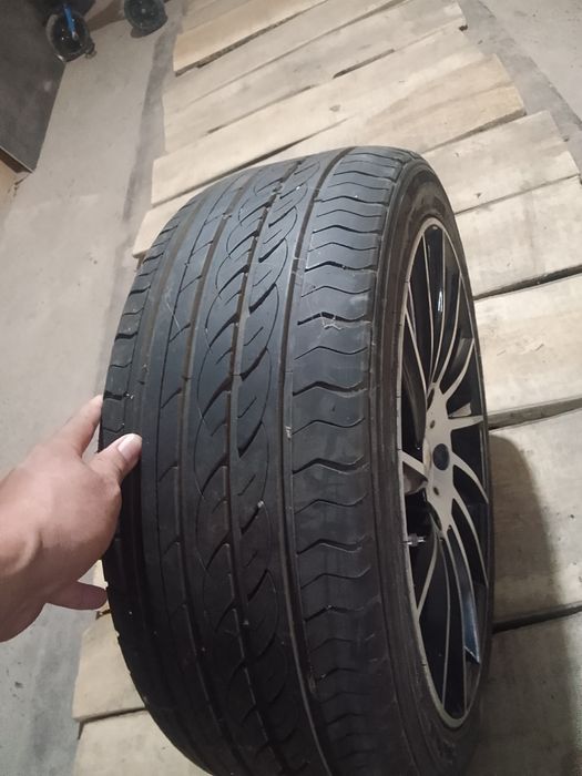 Литие диски в комплекте с резиной.