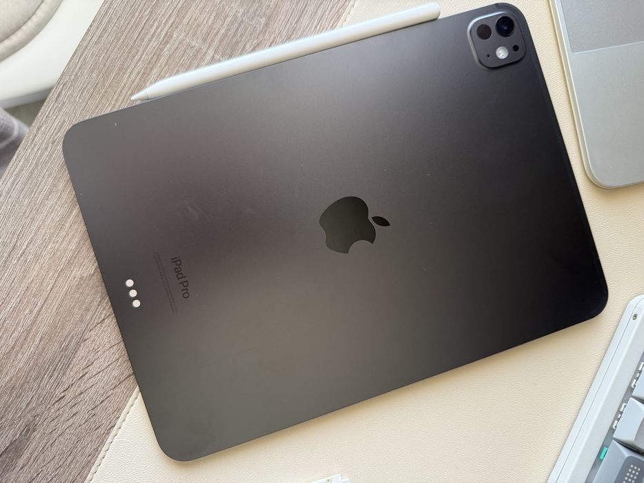 Продам Ipad Pro 11 M4 комплект