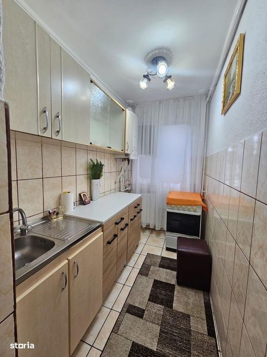 3 camere, zona Smirodava, etaj 1, mobilat și utilat, balcon