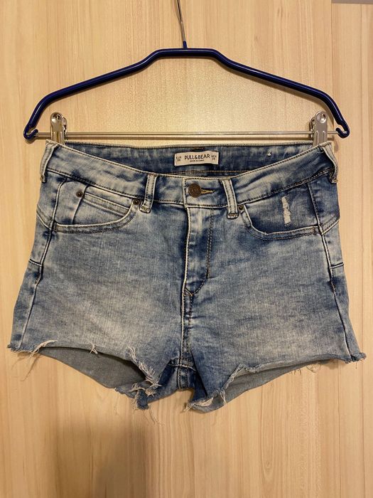 Продавам деним шорти Pull&Bear и една пола - светло зелено