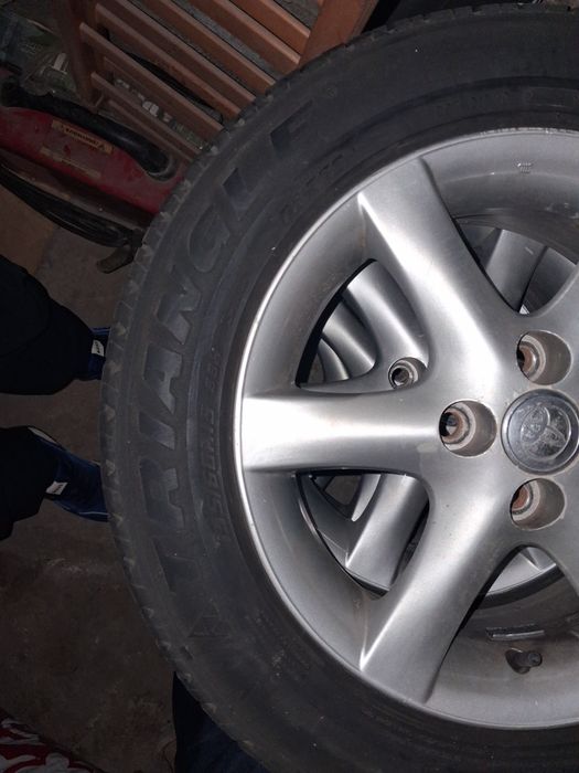 Продам шины с диском от Ярис