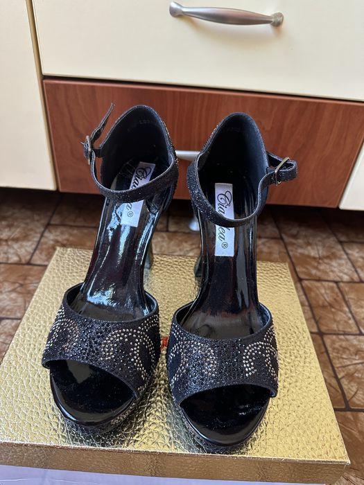 Дамски официални сандали