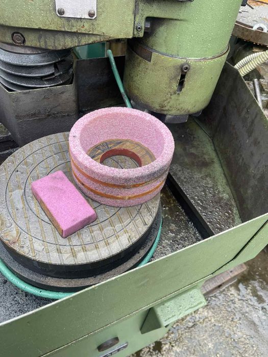 Ротационна повърностна шлайфмашина .