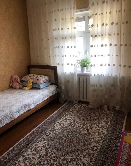 Продаётся 4ёх комнатная 2 этаж Юнусабад 10 квартал
