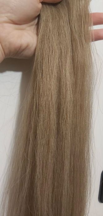 Волос на заколках .