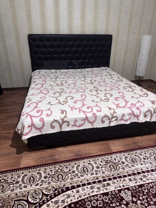 Продам двуспальную кровать