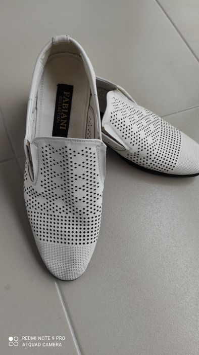 Продам белые летние туфли 43 размера
