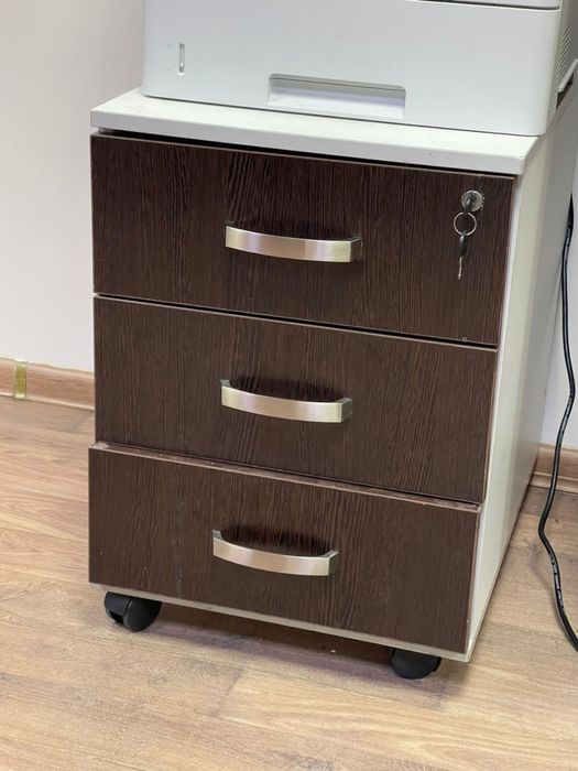 Продается офисная мебель