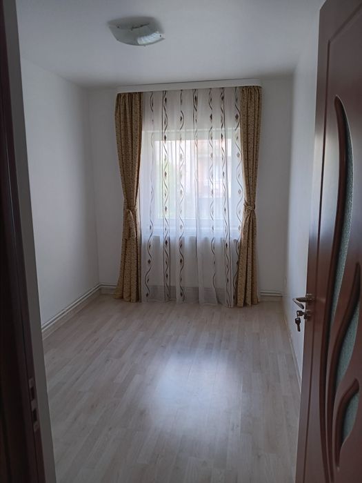 Închiriez apartament cu 3 camere M17, Satu Mare