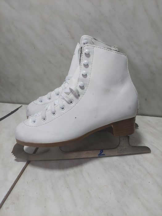 Patine gheata 2 patinaj artistic DBX marime  35-36 ( 22,5 cm)