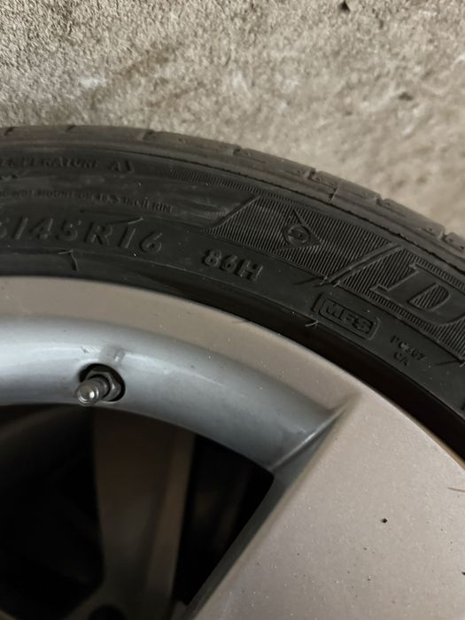 Vând jante cu anvelope Dunlop vară merg pe skoda , vw ,