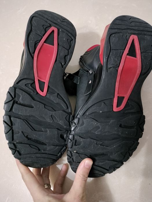 Vând ghete/bocanci/pantofi/ adidasi Nr 40, din piele moale, negri cu r