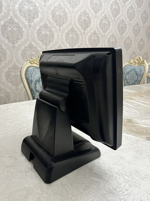 Моноблокот умаг,