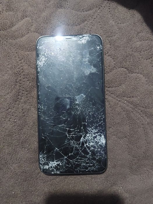 Vand iphone 11 piese