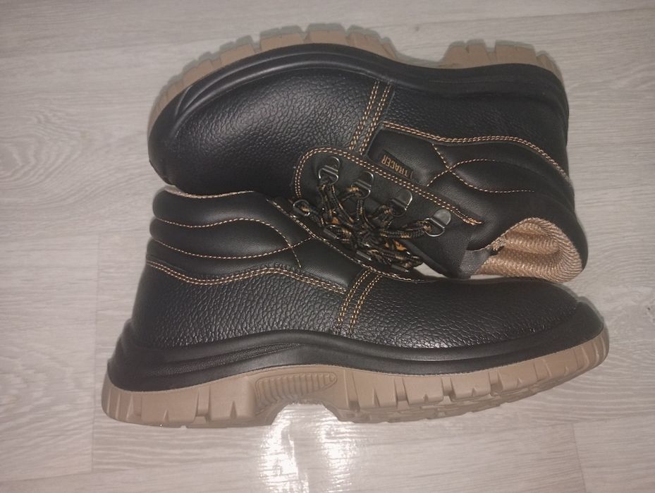 Специальная обувь Tracer