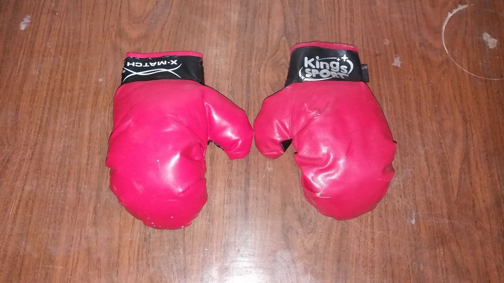Продам 2 боксёрских шлема и перчатки