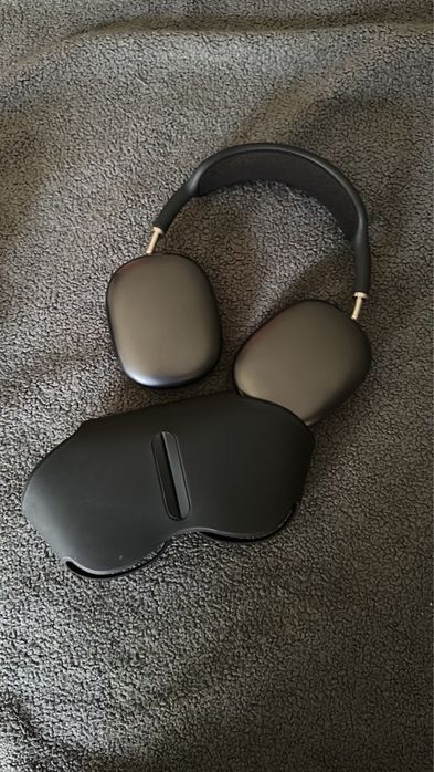 AirPods Max with Smart Case
