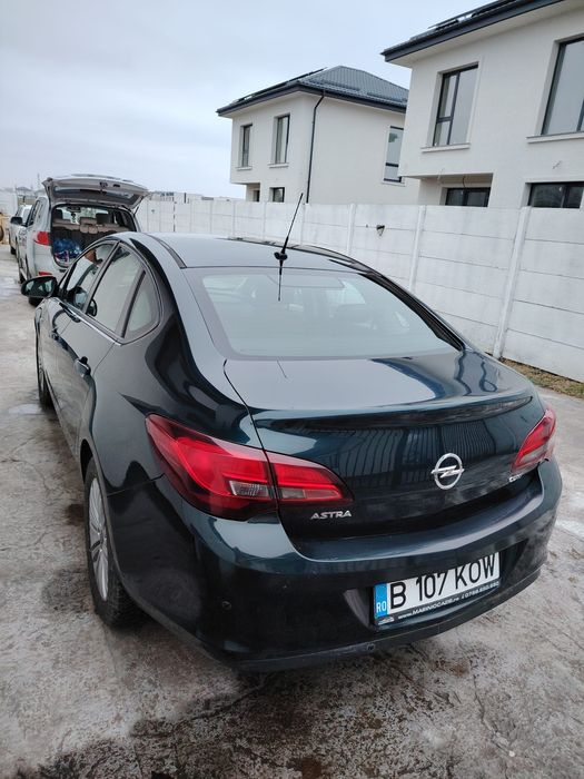 Opel Astra J Limousine 1.7 cdti