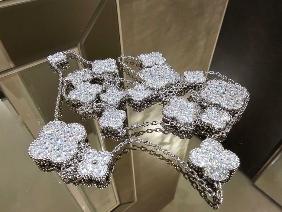 Van Cleef & Arpels VCA Silver 16 Motifs Diamond Alhambra Дамско Колие