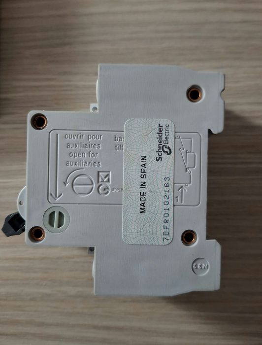 6 sigurante automate DC ptr curent continuu