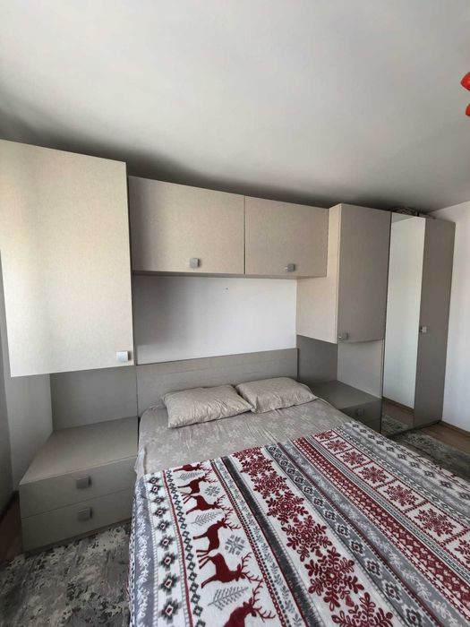 mobila dormitor , executata la comanda, culoare deschisa